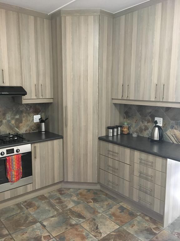 Van Biljon Cottage No Loadshedding Oudtshoorn Bagian luar foto